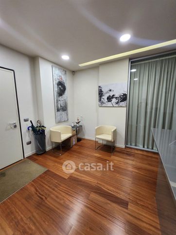 Ufficio in commerciale in Via Gioacchino Rasponi