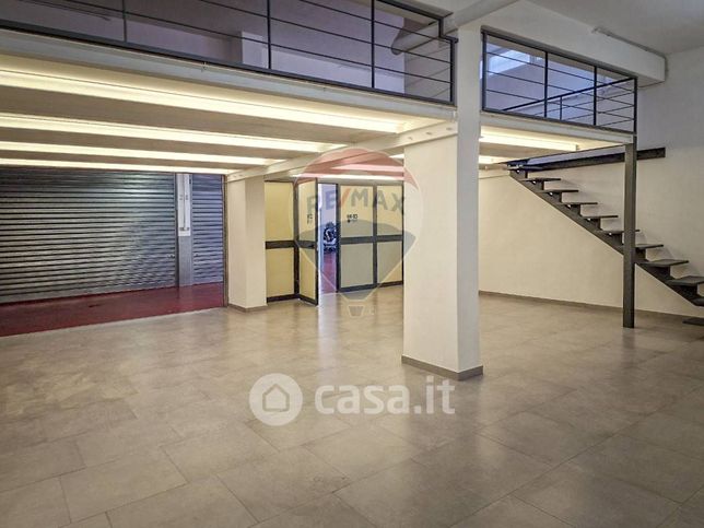 Box/posto auto in residenziale in Via Umberto Giordano 176