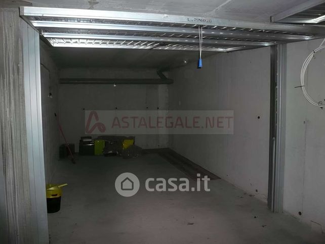 Box/posto auto in residenziale in Via Dalcerri Tosi 711