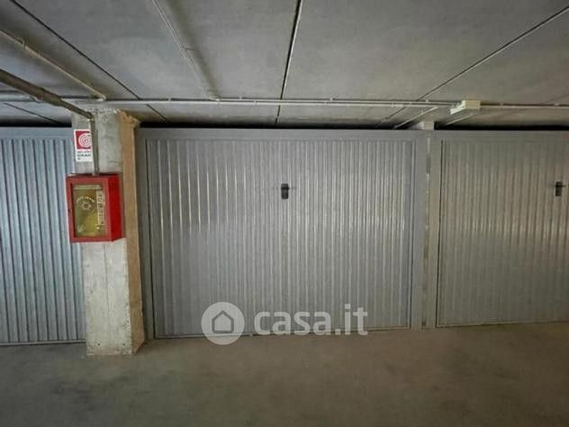 Box/posto auto in residenziale in Via Trento e Trieste 77