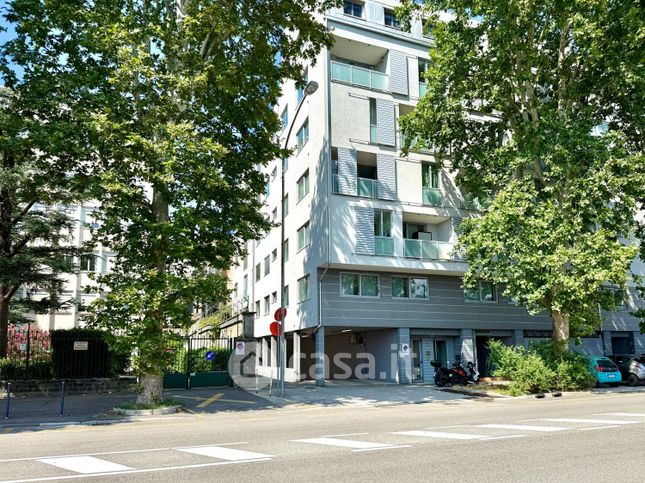 Box/posto auto in residenziale in Via delle Fiamme Gialle 8