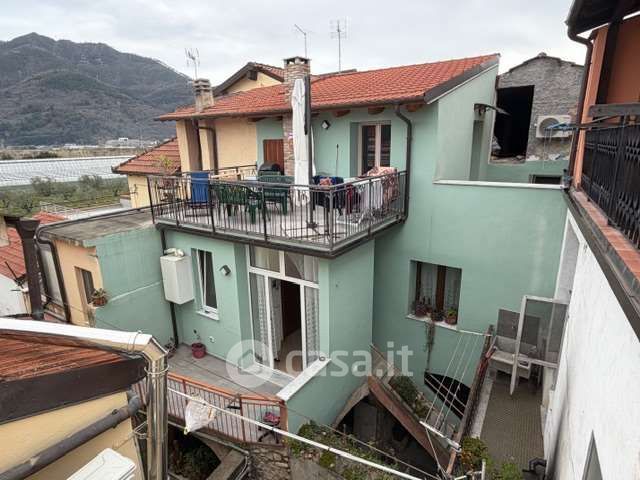Casa bi/trifamiliare in residenziale in Vico FierÃ¨
