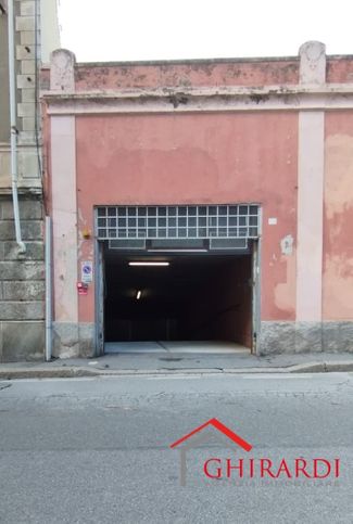 Garage/posto auto in residenziale in Via Ciro Menotti 197