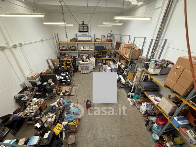 Capannone in commerciale in Via Filippo Turati