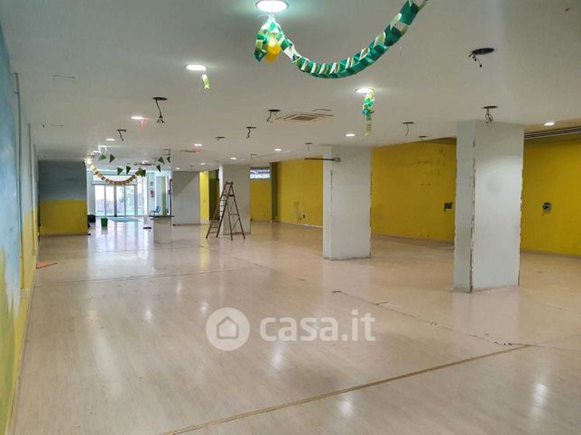 Negozio/locale commerciale in commerciale in Via Nocera Umbra