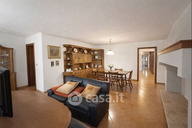 Villetta a schiera in residenziale in Via Grazia Deledda