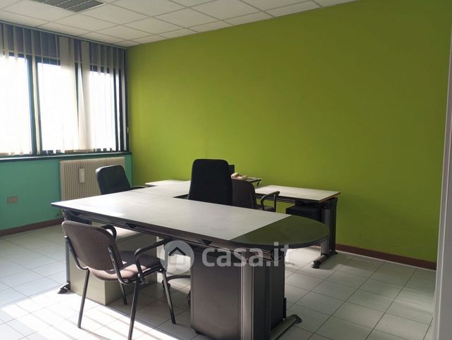 Ufficio in commerciale in Via Bologna