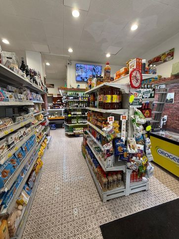 Attivitã /licenza (con o senza mura) in commerciale in Via Nomentana