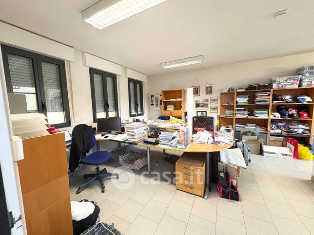 Capannone in commerciale in Via Ottavio Garganelli