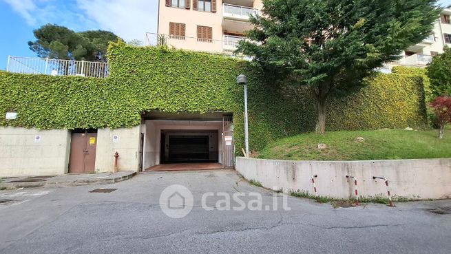 Box/posto auto in residenziale in Viale Villa Gavotti 87