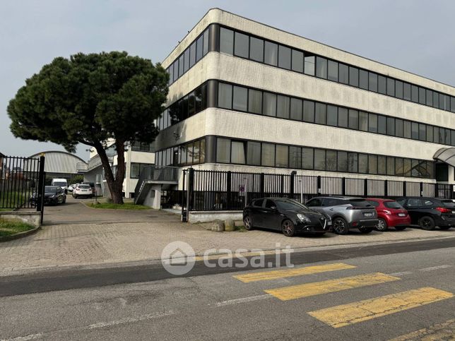 Ufficio in commerciale in Via 4 Novembre