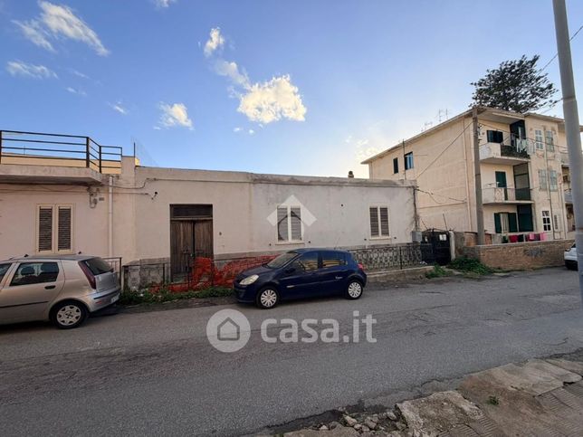 Casa indipendente in residenziale in 