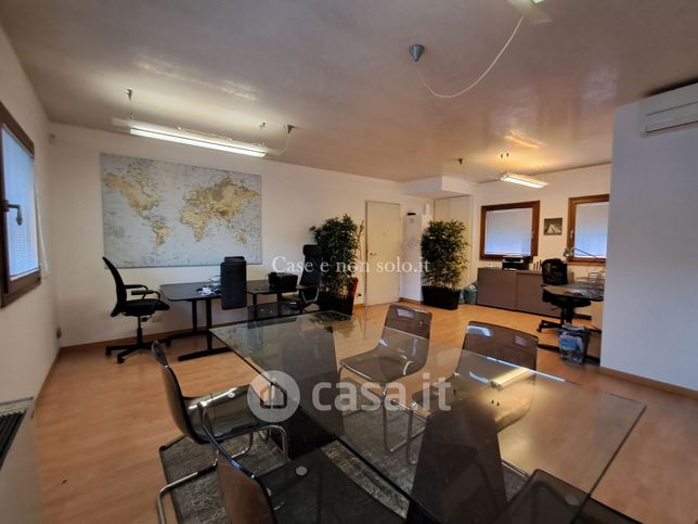 Ufficio in commerciale in Via Roma 36