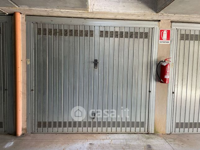 Garage/posto auto in residenziale in Via San Zeno