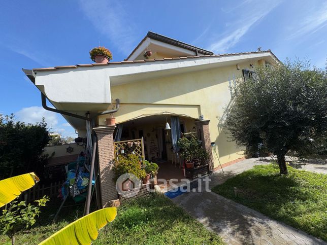 Casa bi/trifamiliare in residenziale in Via dei Gelsomini