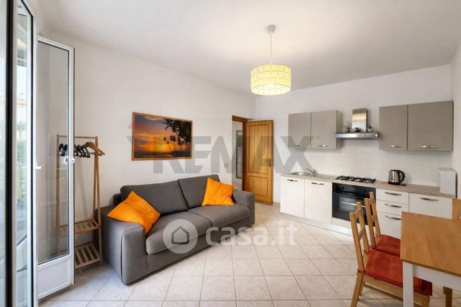 Appartamento in residenziale in Via Carbone 1