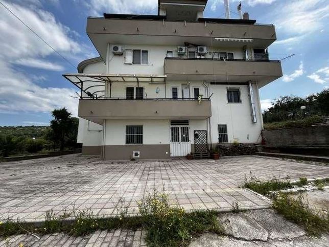 Casa indipendente in residenziale in 