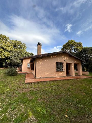 Casa indipendente in residenziale in Via Appia Sud 10