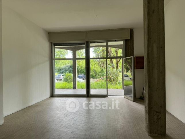Attivitã /licenza (con o senza mura) in commerciale in Via Carlo Malaguti 9