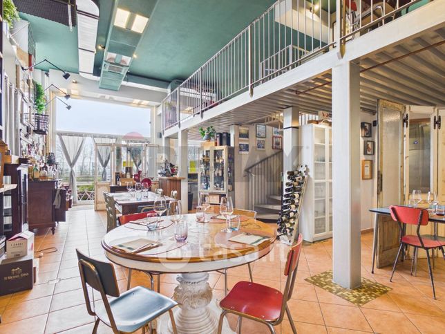 Attivitã /licenza (con o senza mura) in commerciale in Via L. da Vinci 2