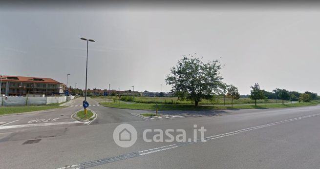 Terreno agricolo in commerciale in Via Enzo Bearzot