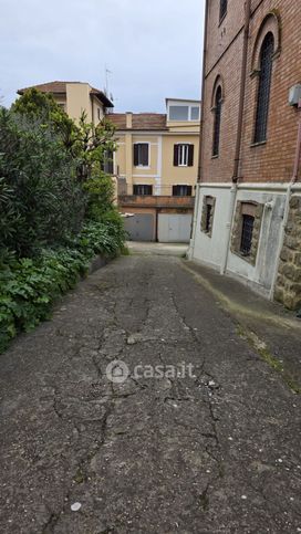 Box/posto auto in residenziale in Via Picco dei Tre Signori 3