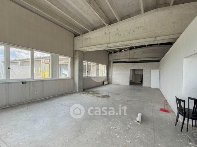 Capannone in commerciale in Via Cappuccini 1