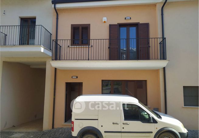Casa indipendente in residenziale in Via Centrale