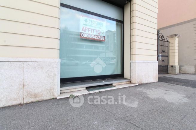 Ufficio in commerciale in Via Pastrengo 3