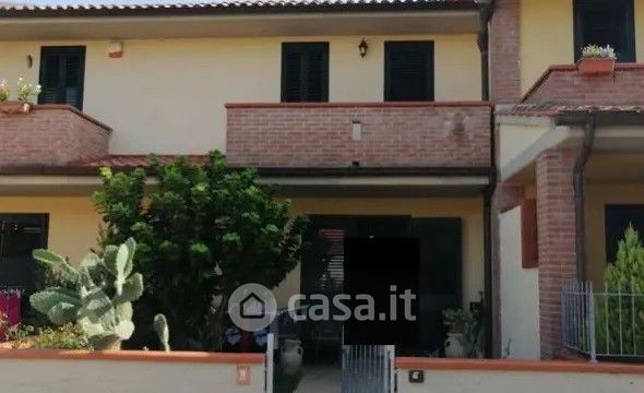 Appartamento in residenziale in Via Francesco Petrarca 6