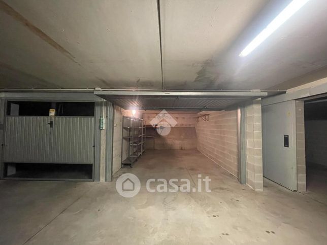 Garage/posto auto in residenziale in Via Federico Confalonieri 25