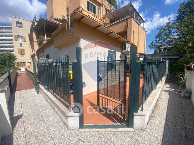Appartamento in residenziale in Via di Colle Rosato 8