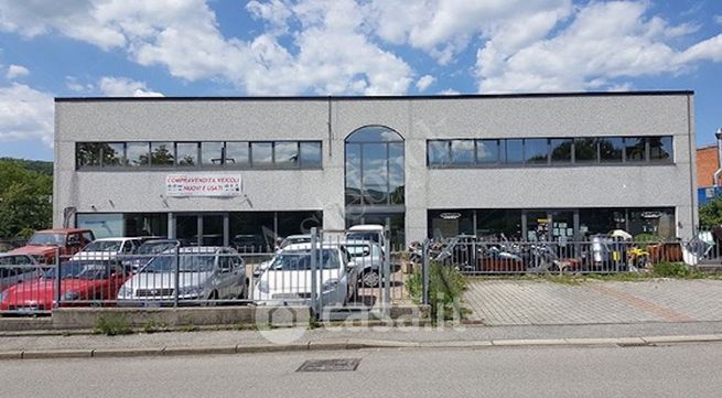 Capannone in commerciale in Via della Lora