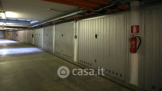 Box/posto auto in residenziale in Via Peschiera 39