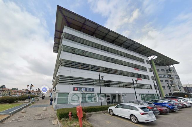 Ufficio in commerciale in Via Alessandro Volta 94