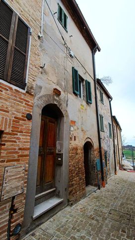 Casa indipendente in residenziale in Via Francesco Petrarca