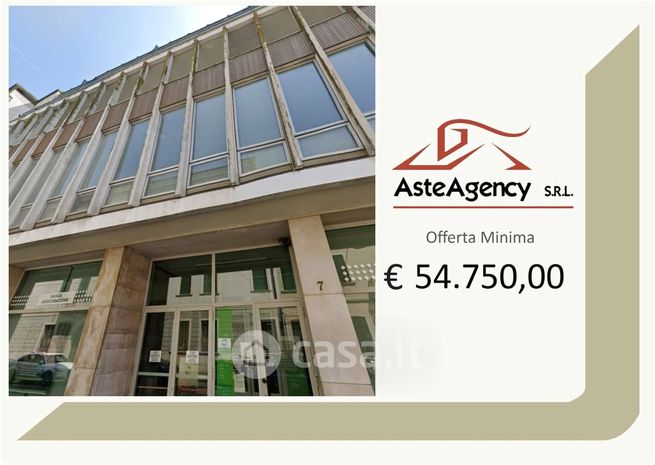 Ufficio in commerciale in Via All'Ara 5