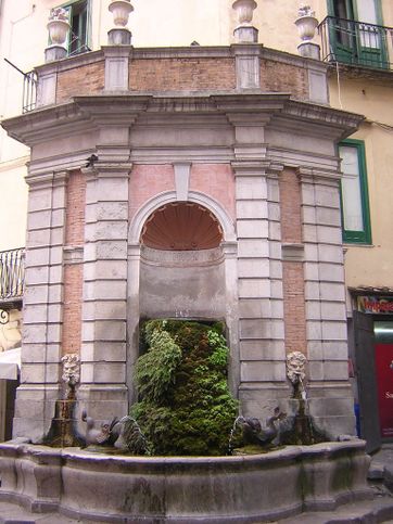 Negozio/locale commerciale in commerciale in Via LARGOCAMPO