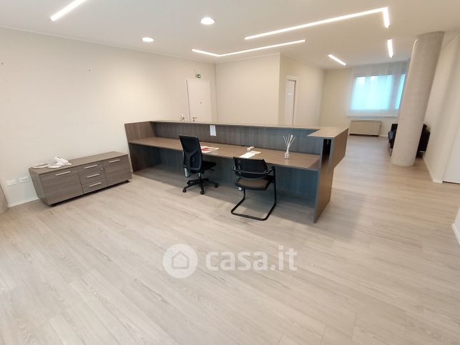 Ufficio in commerciale in Via roma