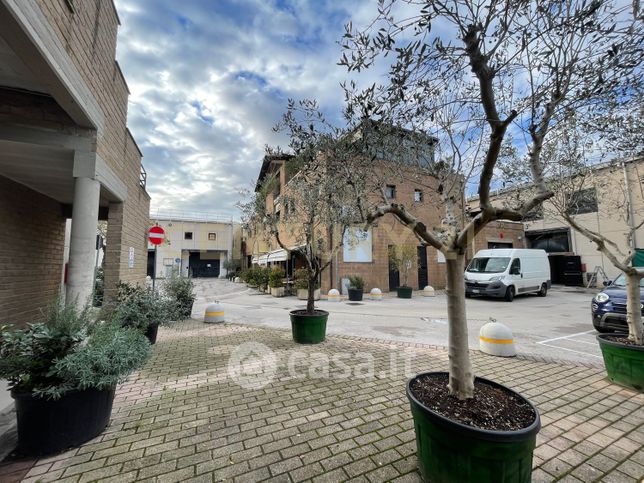 Negozio/locale commerciale in commerciale in Via de Barberi 108