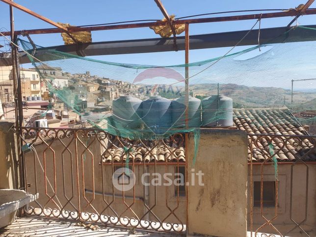Casa indipendente in residenziale in Via Calì 38