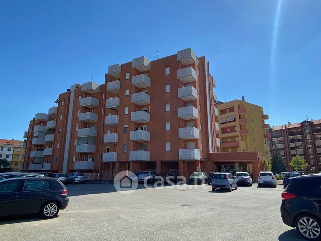 Negozio/locale commerciale in commerciale in Via Rinaldo Rigola 17