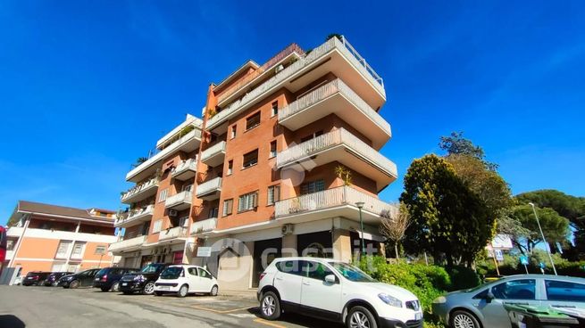 Capannone in commerciale in Via Genova 14