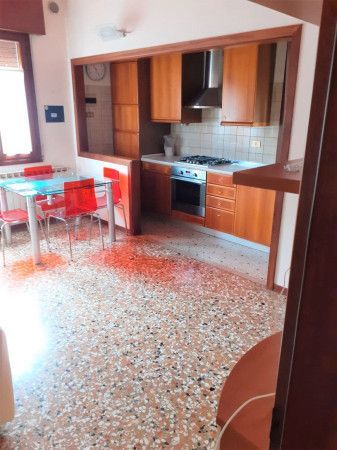 Appartamento in residenziale in Via GiosuÃ¨ Carducci 5