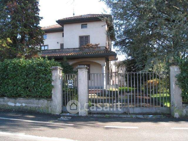 Villa in residenziale in Via Roccolo 5