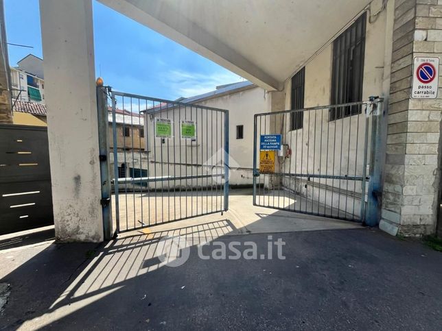 Garage/posto auto in residenziale in Via Alpette 6