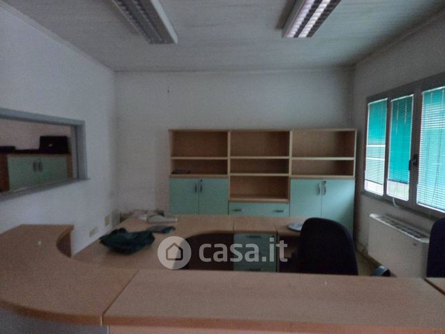 Capannone in commerciale in Via Romana