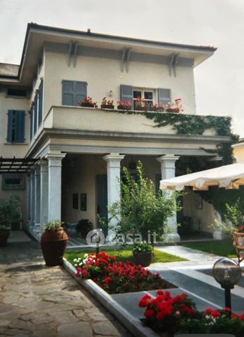 Villa in residenziale in 