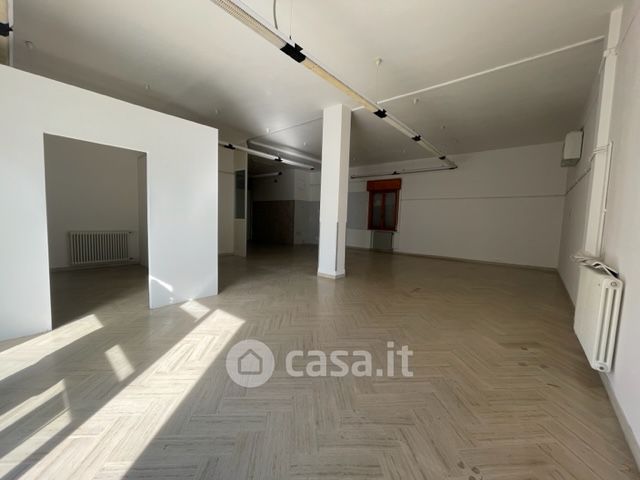 Ufficio in commerciale in Via statale