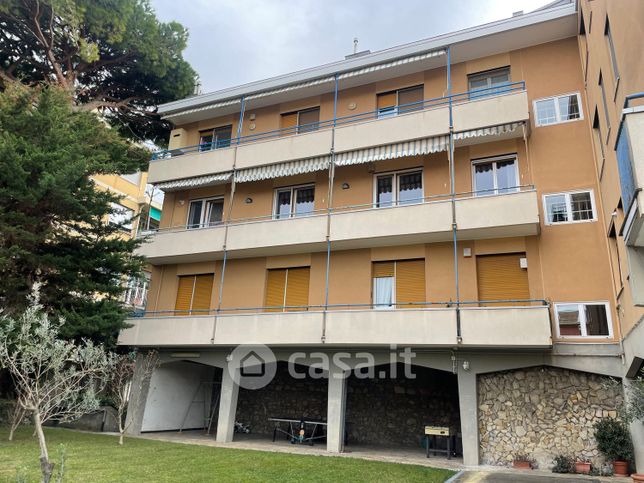 Appartamento in residenziale in Via Montani 8